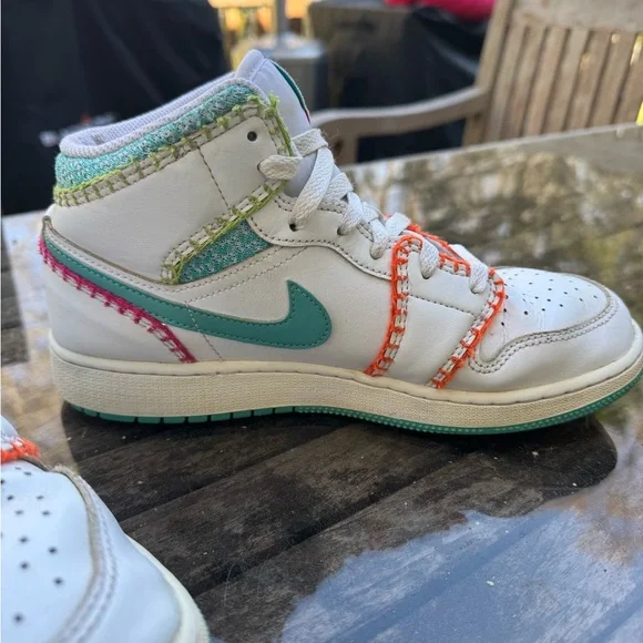 Nike Air Jordan 1 Mid SE Multi Stitch 6.5 Youth/8 Women’s - Picture 2 of 9
